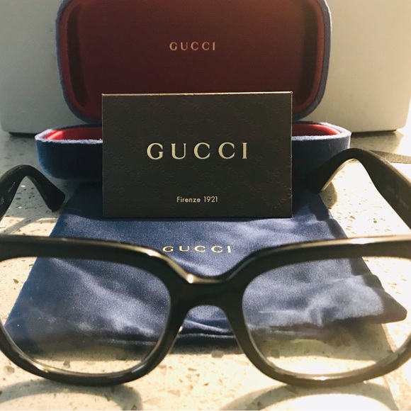 GUCCI 100% Authentic Black Eyeglasses w/Gucci gold emblem & certificate - Picture 2 of 12